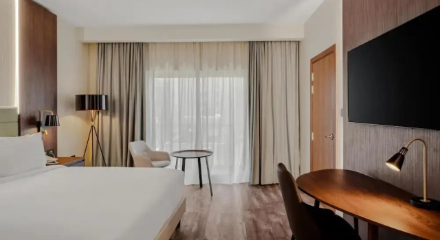 Двухместный номер Deluxe с видом на аэропорт Doubletree By Hilton Addis Ababa Airport