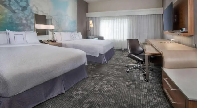 Четырёхместный номер Deluxe с балконом Comfort Inn & Suites Bethlehem Lehigh Valley Airport
