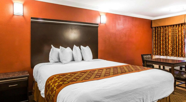Двухместный номер Standard Rodeway Inn & Suites Corona