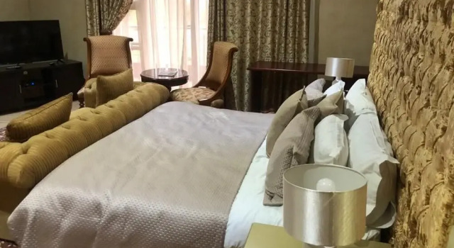 Equestrian Royal Hotel Boutique & Spa
