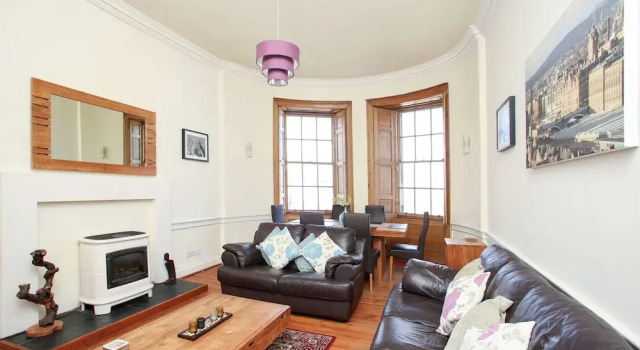 3 Bedroom Flat In Edinburgh City Centre, Забронировать Апартаменты/квартира Бротон Эдинбург, рядом с Национальный музей Шотландии