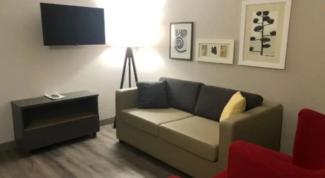 Четырёхместный люкс Country Inn & Suites by Radisson, Cumming near NorthSide Hospital Forsyth