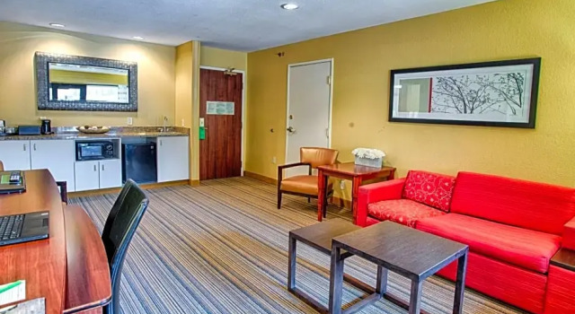 Двухместный люкс Courtyard by Marriott Fargo Moorhead, MN