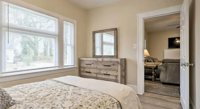 Inviting Home, 1 Mi to High Point University!, Забронировать Дом для отпуска Виллы Хай-Пойнта, Вилла