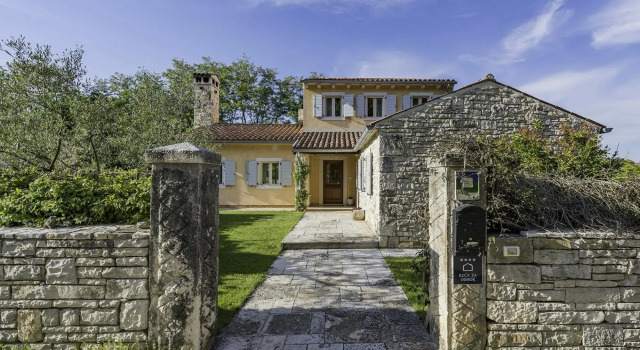 Lipa in Krnica with 4 bedrooms and 3 bathrooms