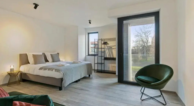 Апартаменты Spacious 3 Bedroom Apartment With Private Garage