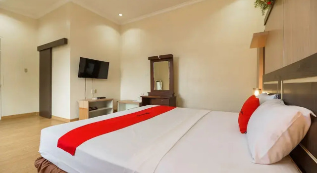 Номер Premium RedDoorz Plus @ Hotel Sempurna Watervang Lubuk Linggau