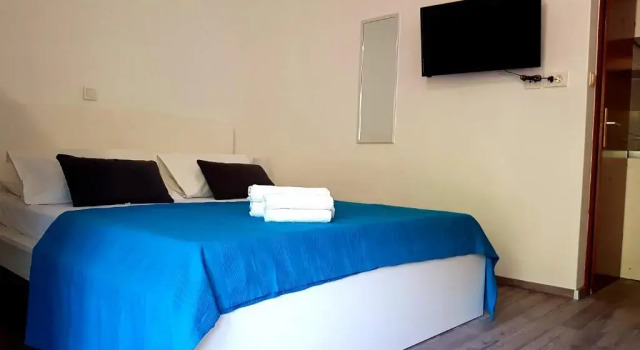 Guest House Galeb2, Prenota Affittacamere Hotel a Isole Quarnerine con parcheggio, Parcheggio