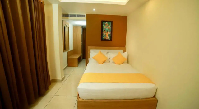 Treebo Sree Varshavilas Regency, 500 Mtrs From Guruvayoor Temple, Забронировать Отель Отели штата Кералы с парковкой, Парковка