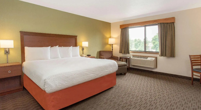 Двухместный номер Standard AmericInn by Wyndham Calumet