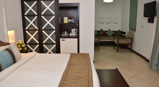 Номер Luxury с балконом Sonesta Inns Beach Resort - Candolim Beach