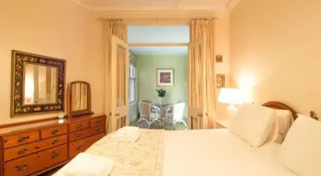 The Studio Apartment - The Edinburgh Address, Забронировать Апартаменты/квартира Апартаменты Эдинбурга, рядом с St George's West Church, Апартаменты/квартира