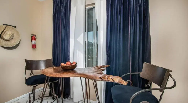 Great Vibe House + Hot Tub, Minutes to JTree Park