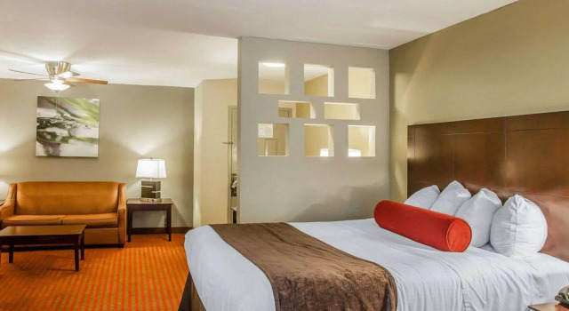 Quality Suites Nashville Airport