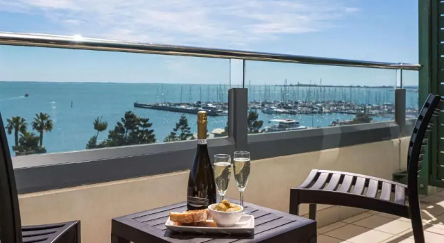 Двухместный номер Deluxe с видом на залив Novotel Geelong