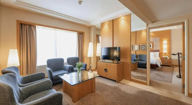 Двухместный люкс c 1 комнатой Crowne Plaza Shanghai by IHG