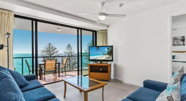Апартаменты Executive Peninsular Beachfront Resort