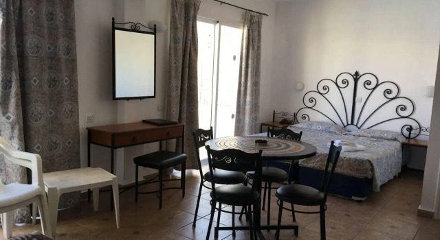 Nicki Holiday Resort, Book Ferieresort Hoteller i Polis med parkering, Parkering