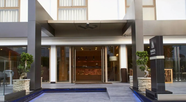 Mabrouk Hotel And Suites