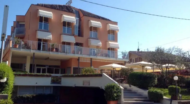 Hotel Astoria, Забронировать Отель Отели в центре Торри-дель-Бенако, в центре