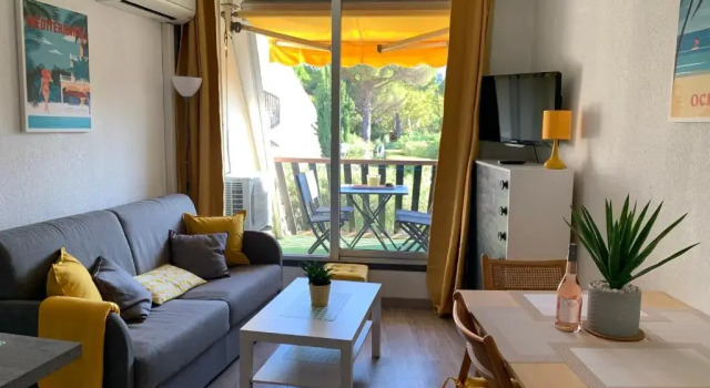 Studio Vasco / Confortable / Lumineux / Parking Prive, Rezerwuj Apartament Hotele w Camargue z parkingiem, Parking
