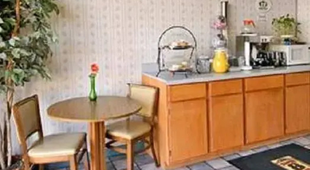 Bett im Wohnheim Peoria Inn