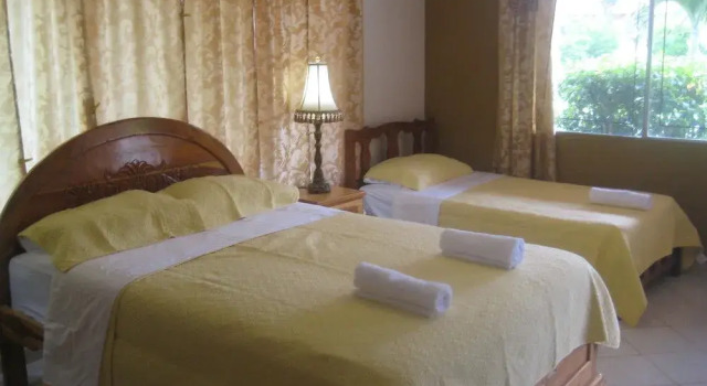 Casa Loma, Boek Hotel Pedasí Town 