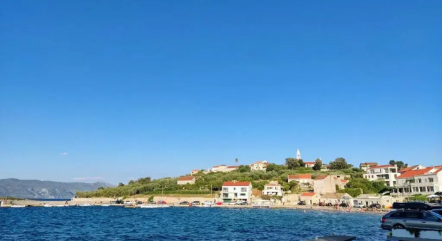 Апартаменты Lumbarda Resort Apartman F2 A2+3 za obitelji s djecom