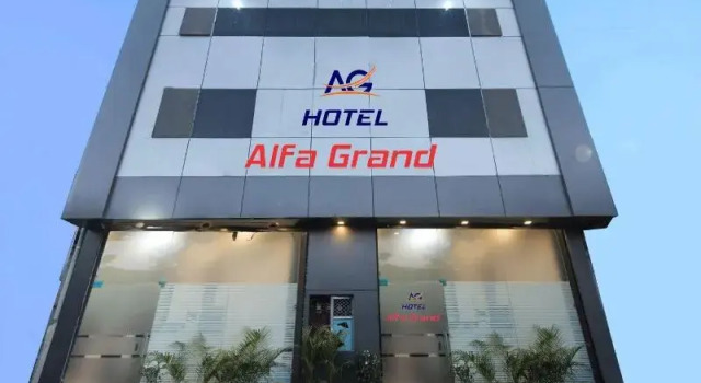 OYO 4083 Hotel Alfa Grand, Varaa Hotelli Hotellit New Delhi uima-altaalla, Uima-allas