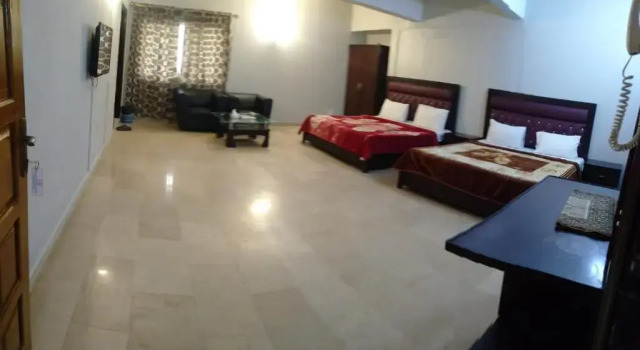 Guest House One, Prenota Affittacamere Hotel a Karachi con parcheggio, Parcheggio
