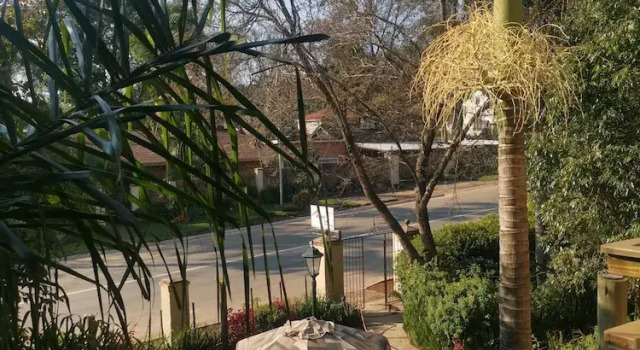 Номер Standard с балконом и с видом на сад Autumn Breeze Manor Guest House