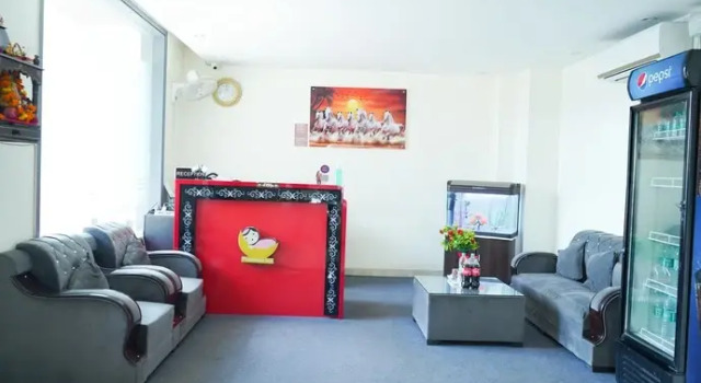 Roomshala 024 Luxury Stays Sector 12, Забронировать Отель Нойда штат Уттар-Прадеш