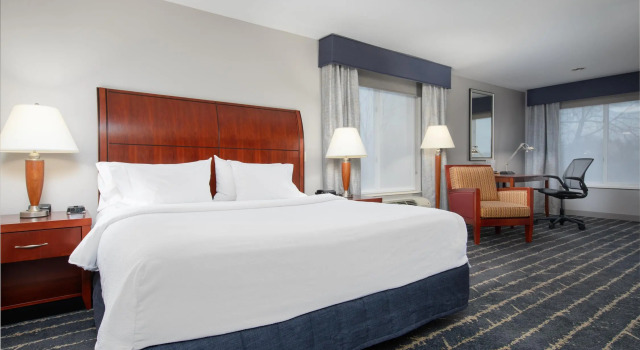 Люкс Hilton Garden Inn Milwaukee Northwest Conference Center