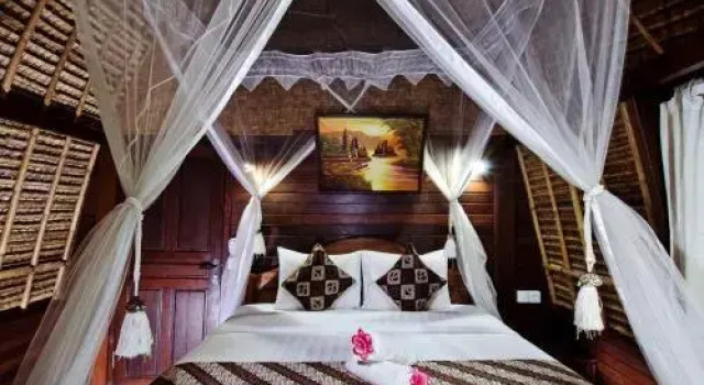 Alam Nusa Bungalow Huts & Spa, Забронировать Курортный отель Курортные отели Лембонган, рядом с Пляжный клуб Sandy Bay, Курортный отель