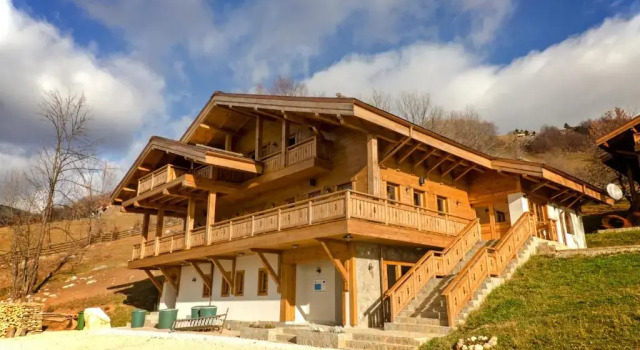 Samedru, Rezerwuj Hotel Zarnesti 