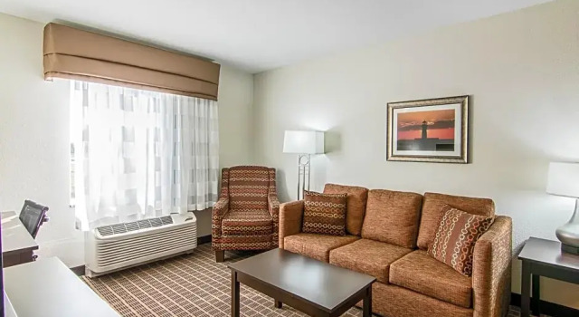 Люкс Mainstay Suites