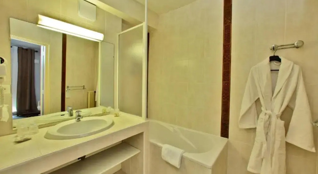 Номер Comfort Hotel de Compostelle