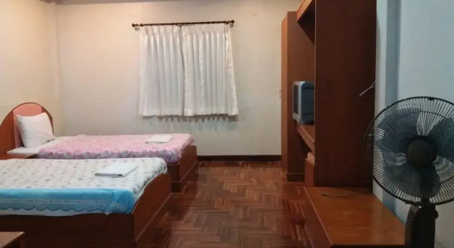 Boonsiri Guesthouse, Varaa Hotelli Hotellit North-Eastern Thailand pysäköinnillä, Pysäköinti