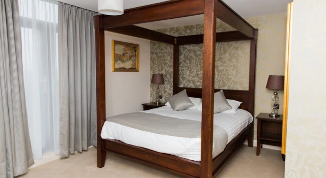 Hogs Back Hotel & Spa Nr Farnham, Забронировать Курортный отель Курортные отели Западного Суссекса, Курортный отель