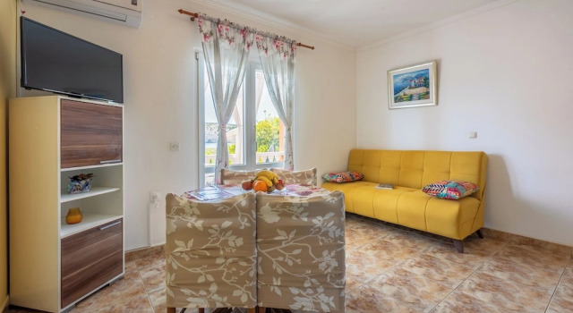 Апартаменты с балконом и с видом на море Apartments Lino