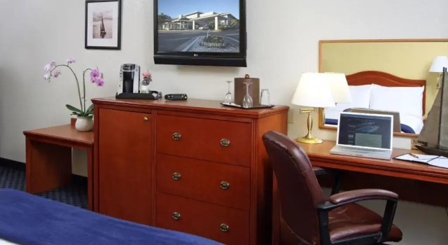 Четырёхместный номер Superior The Marina Inn on San Francisco Bay