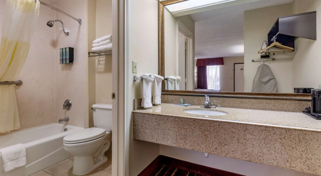 Четырёхместный номер Standard Best Western Lindale Inn