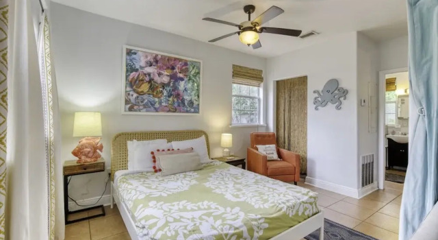 1 Bedroom Spanish Bungalow Guest House, Забронировать Гостевой дом Гостевые дома Daytona Beach Area, Гостевой дом