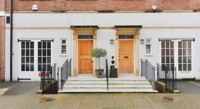 ALTIDO Peaceful 1 bed Flat off Sloane Square With Patio, Забронировать Отель Баттерси Лондон, рядом с Национальный музей армии
