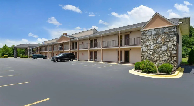 Кровать в общем номере Americas Best Value Inn Canton, NC