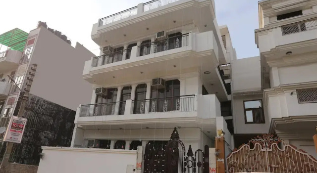 OYO 18669 Shree Palce