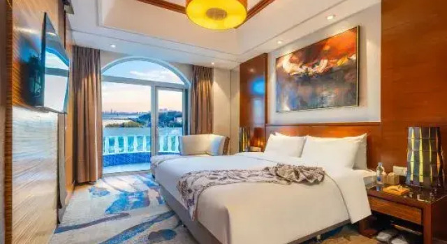 Люкс с балконом и с красивым видом из окна Buena Vista Gulf Hotel