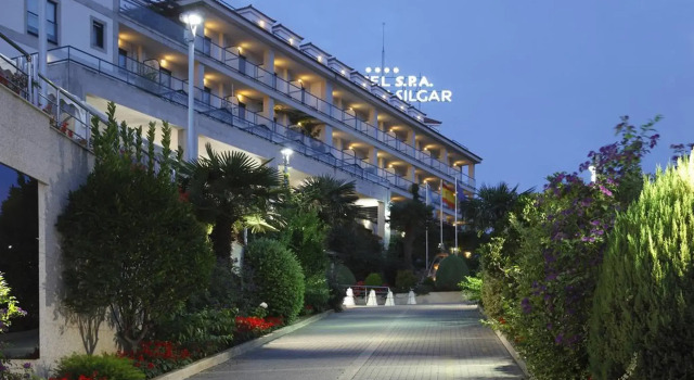 Hotel Carlos I Silgar, Забронировать Отель Отели Санхенхо с парковкой, рядом с Пляж Silgar, Парковка