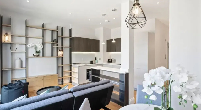 Designer 1-bed Flat W/juliet Balcony nr Wimbledon, Забронировать Отель Отели Англии 3 звезды, 3*