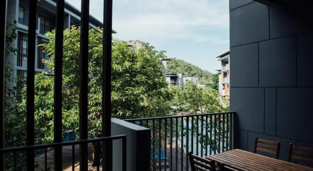 23 Degree Condominium R76